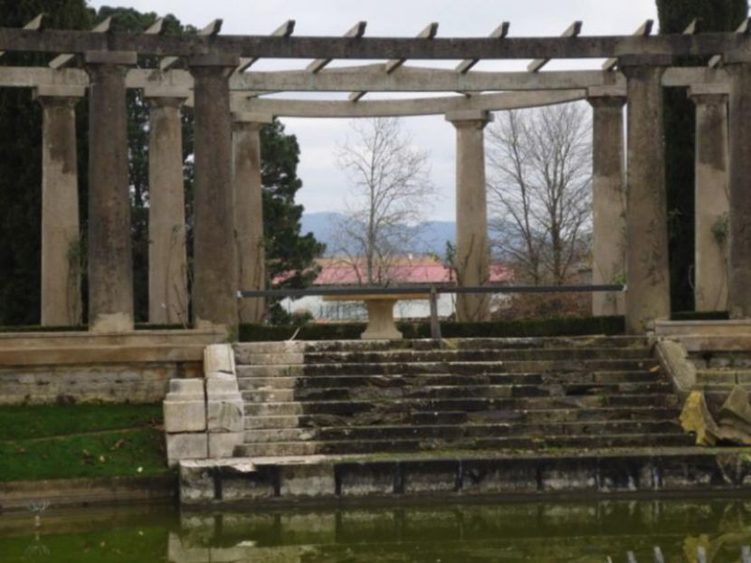 Arnaga Pergola Grand Escalier avant restauration face